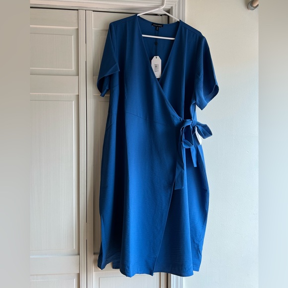 Universal Standard Blue Wrap Dress. New with Tags. Size 14-16. - Picture 4 of 8